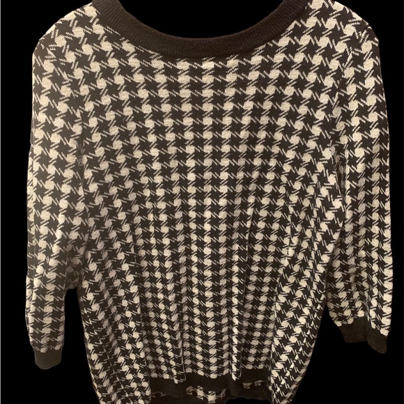 Sleek Black & Off-White Plus Size Checkered Lane Bryant Sweater 3/4 sleeve - Picture 2 of 5